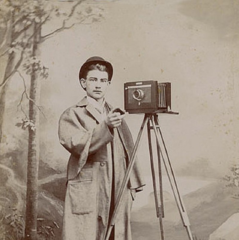 Imagem: Na época de Ellen White fotografias eram feitas em câmeras fotográficas como essa